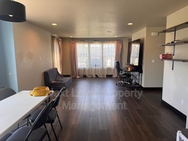 Photo - 881 S Camas Ln