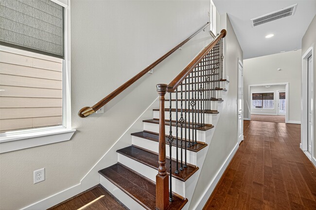Photo - 9508 Cedarpost Square St