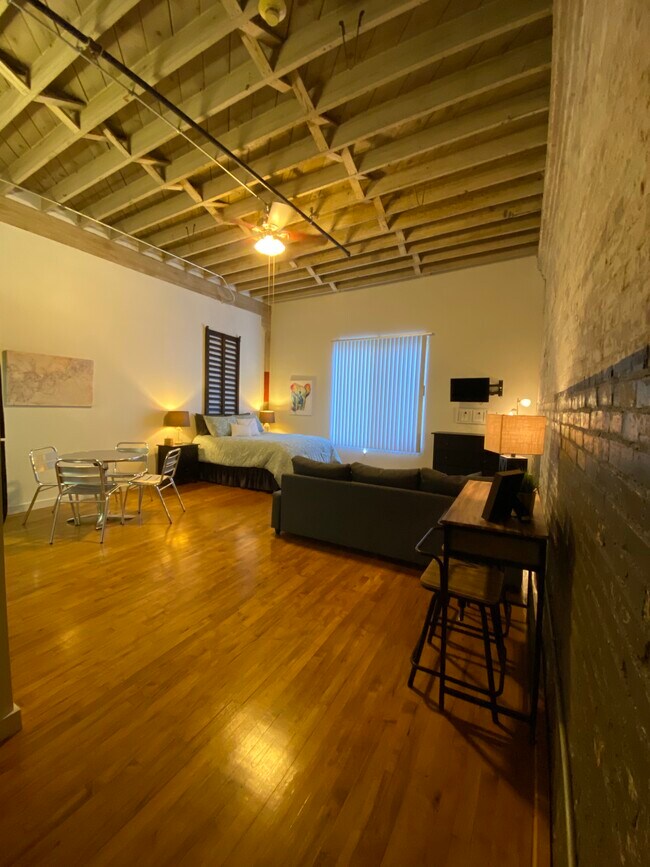 Photo - 433 E 3rd St