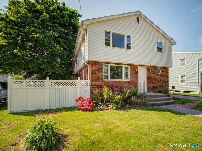 Building Photo - 38 Landin St Unit 2