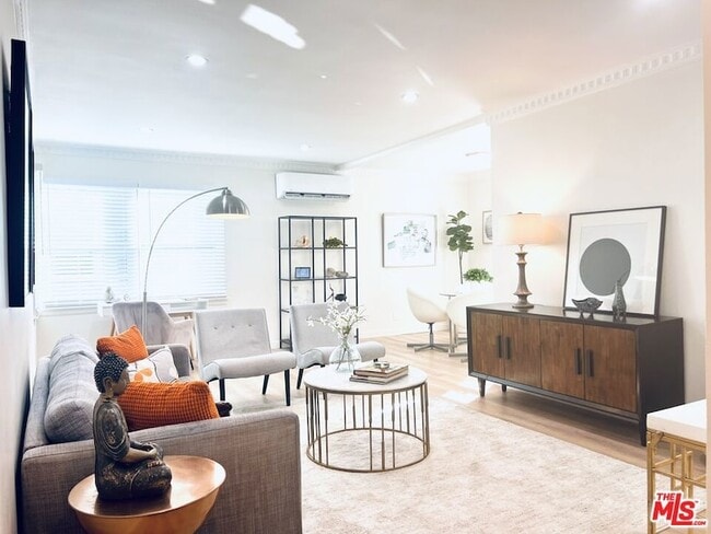 Photo - 1843 Normandie Ave