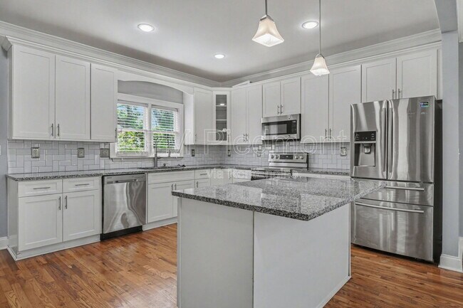 Photo - 1034 Hubbard St SW