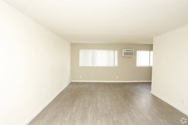 Photo - Hollywood Pointe Apartments