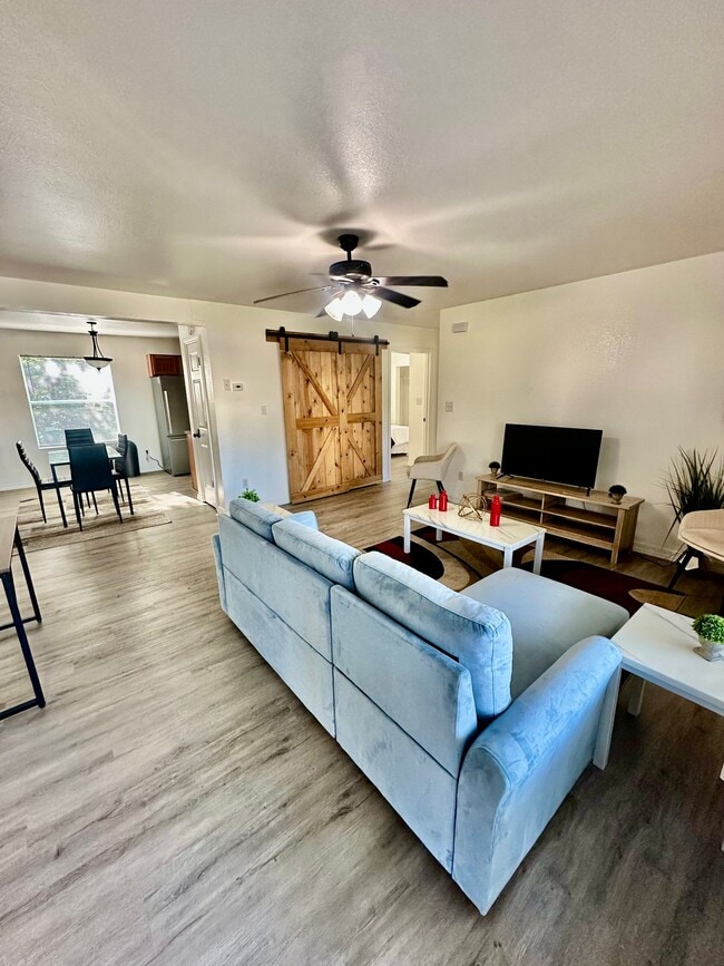 Photo - 602 Twin Oaks