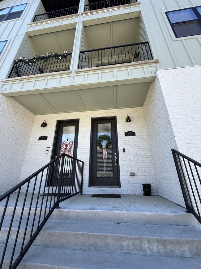 Photo - 610 Whitham Ave