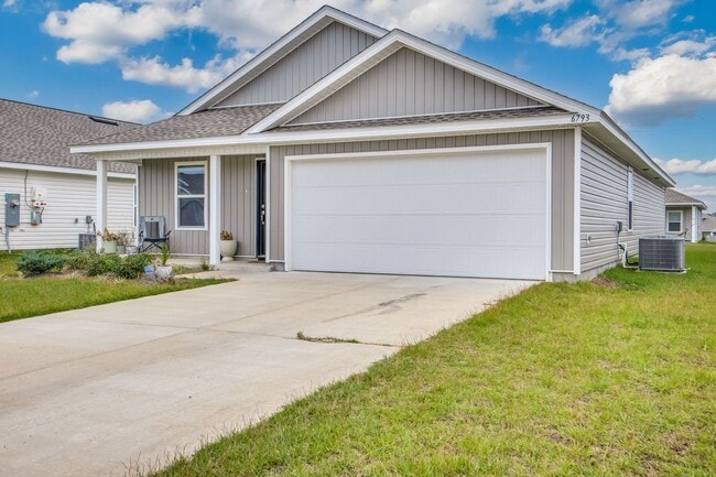 Photo - Easy access to shopping, interstate & Navy Federal complex!