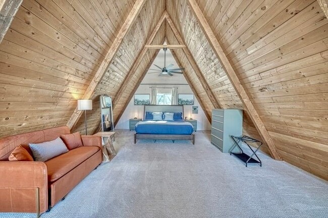 115 Loop Dr