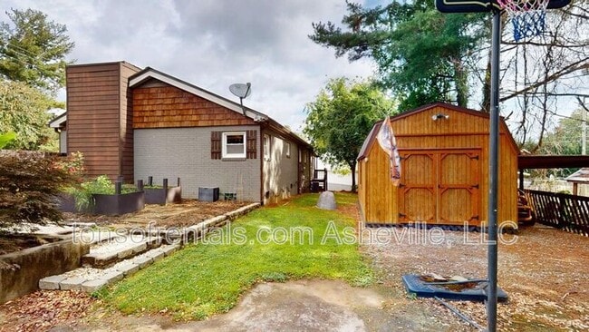 Photo - 423 Crest Rd
