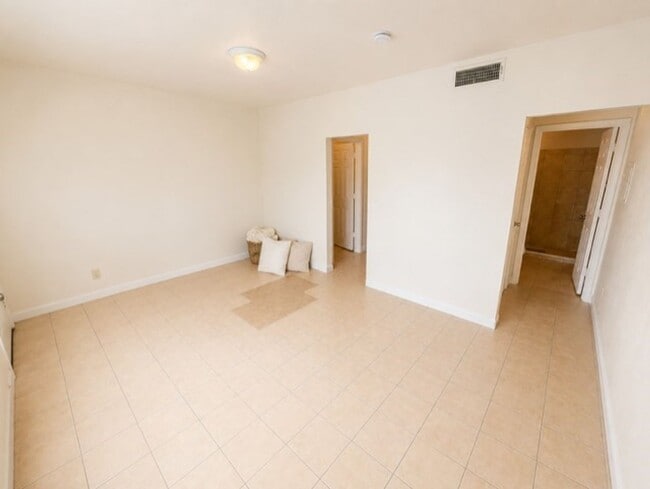 Photo - 1229 W Pierce St Unit 2
