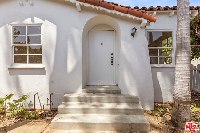 Photo - 643 Vernon Ave