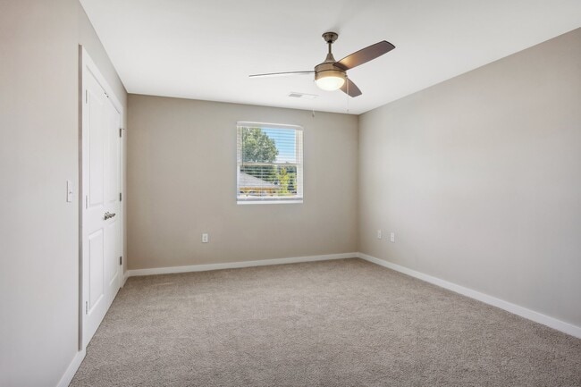 Photo - Oak Tree Apartments and Townhomes