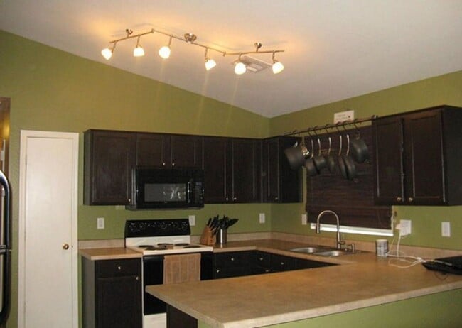 Photo - 4 Bedroom, 2 Bath Available NOW!!