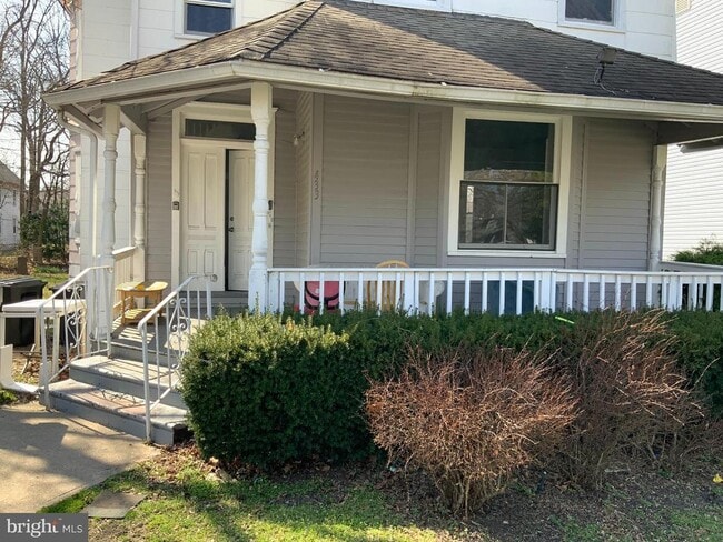 Building Photo - 433 Bentley Ave