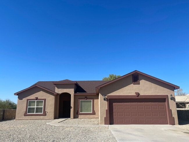 Building Photo - Lovely 4 Bedroom/2 Bath home in Parkhill E...