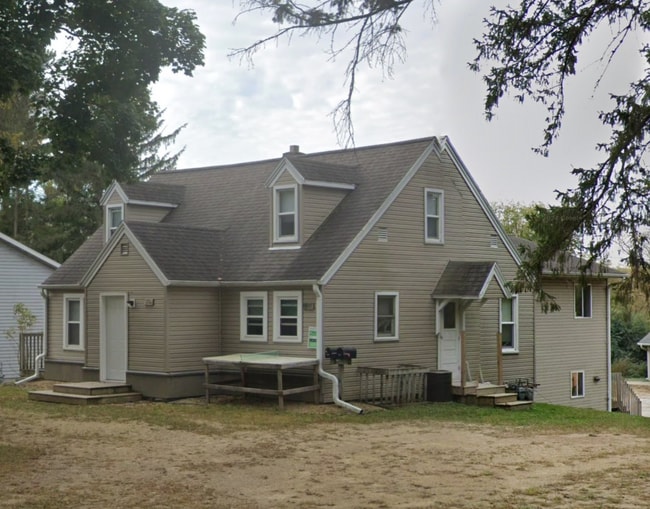 Building Photo - 321 3rd St W Unit A