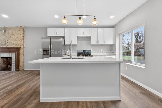 Building Photo - 1153 E 20th Ave