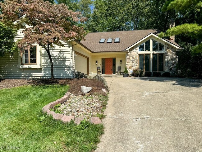 Photo - 24046 Stonehedge Dr House