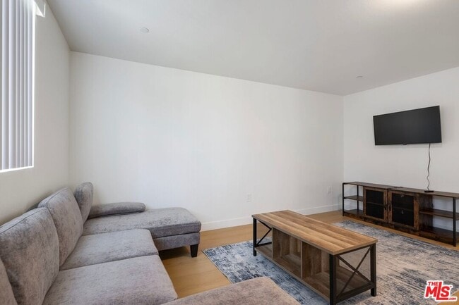 Photo - 1444 E 20th St