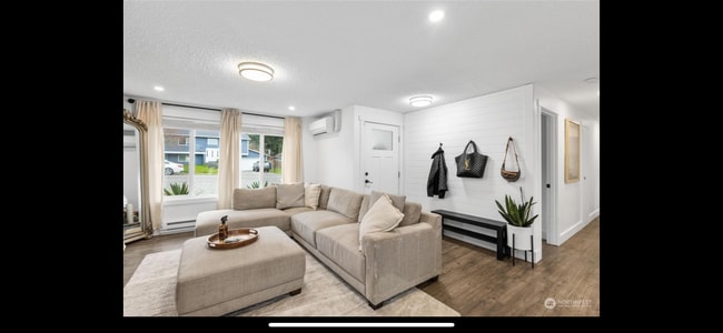 Entry - 5326 Green Hills Ave NE Unit 5326 Greenhills Ave. NE