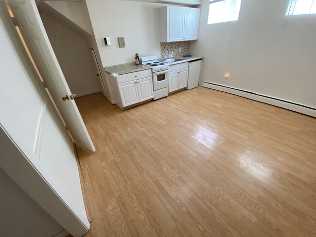 Building Photo - 14 Aberdeen St Unit A Rental