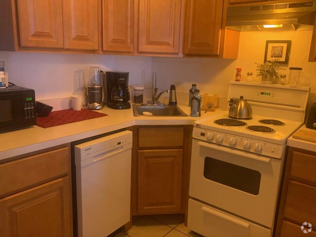 Building Photo - 307 Beacon St Rental