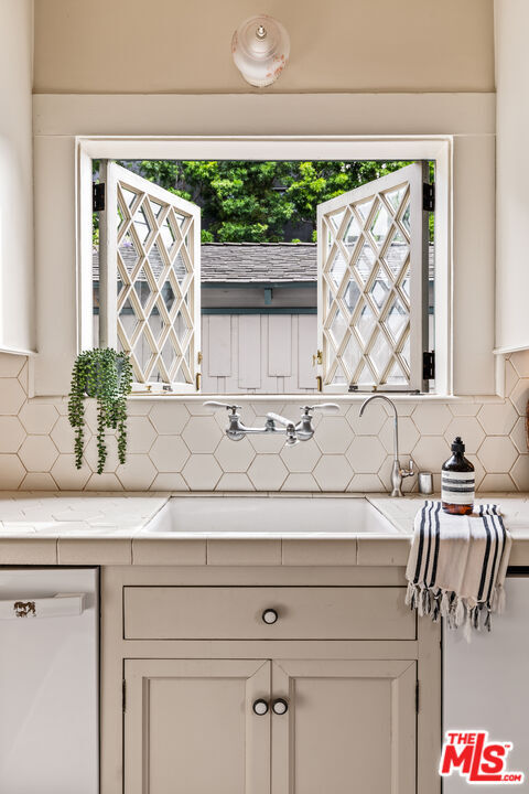 Photo - 587 Grand Blvd