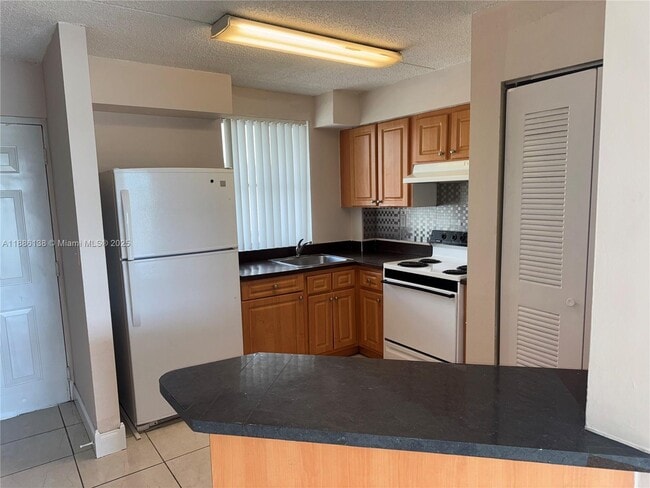 Photo - 6045 NW 186th St Unidad 323