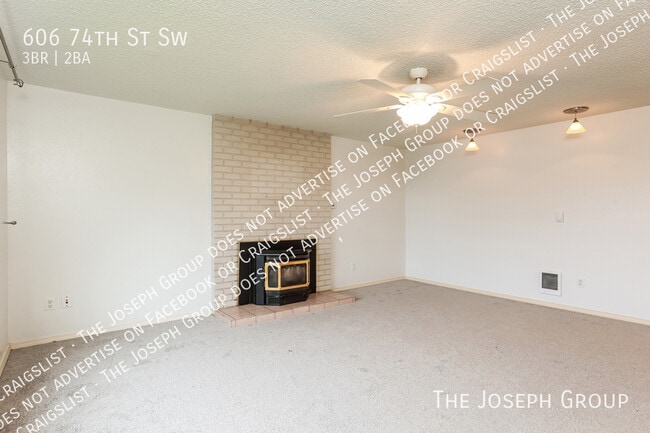 Photo - 606 74th St SW