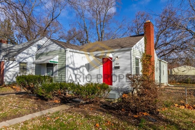 Building Photo - 3 Bed/1 Bath Bungalow near Wes Montgomery ...