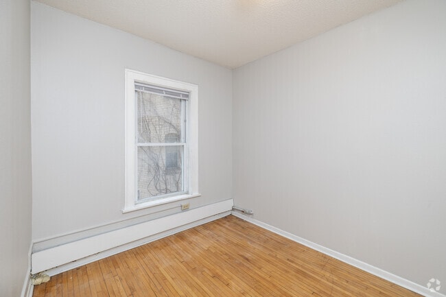 2BR, 1BA - 720SF - Primary Bedroom