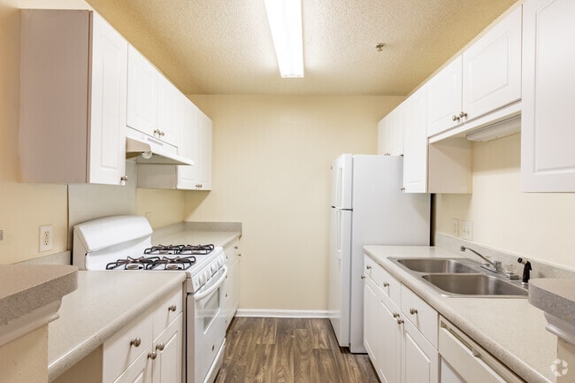 2BR, 2BA - 1062SF Kitchen