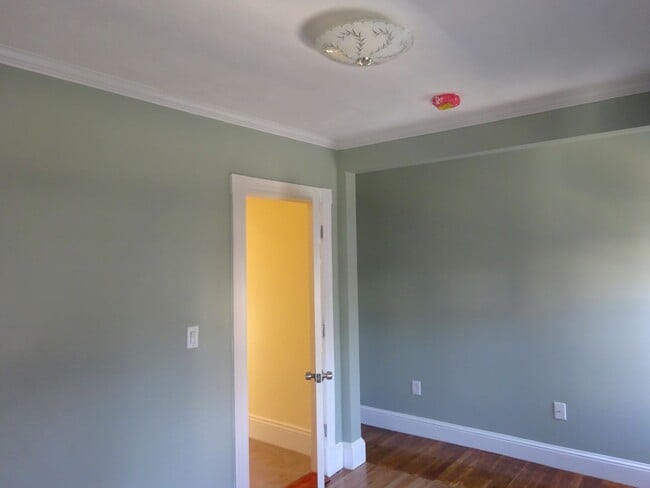 Photo - Pes Friendly, Large Unit, Laundry on a Site, Parking for Rent