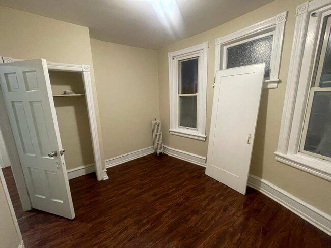 Photo - 5354 Webster St