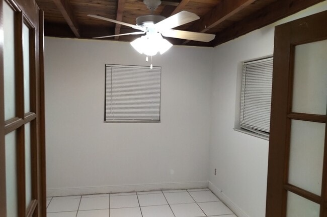 Florida Room / Bedroom #3 - 2813 Acapulco Dr Unit 3BR - 1.5Bath