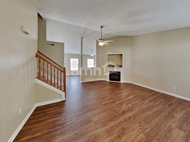 Photo - 1073 Williamsburg Way