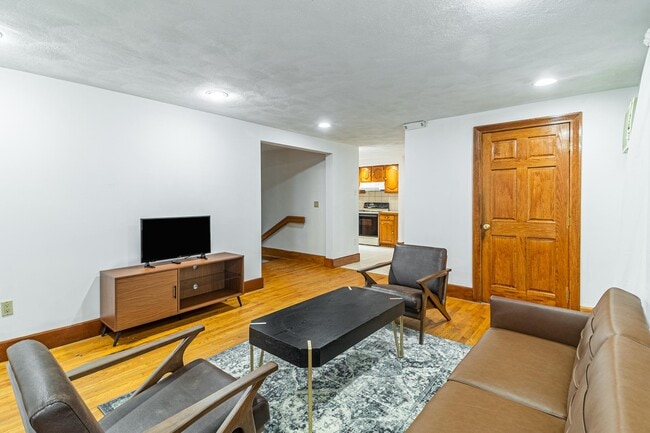 Photo - 166 Auburn St Unit 1