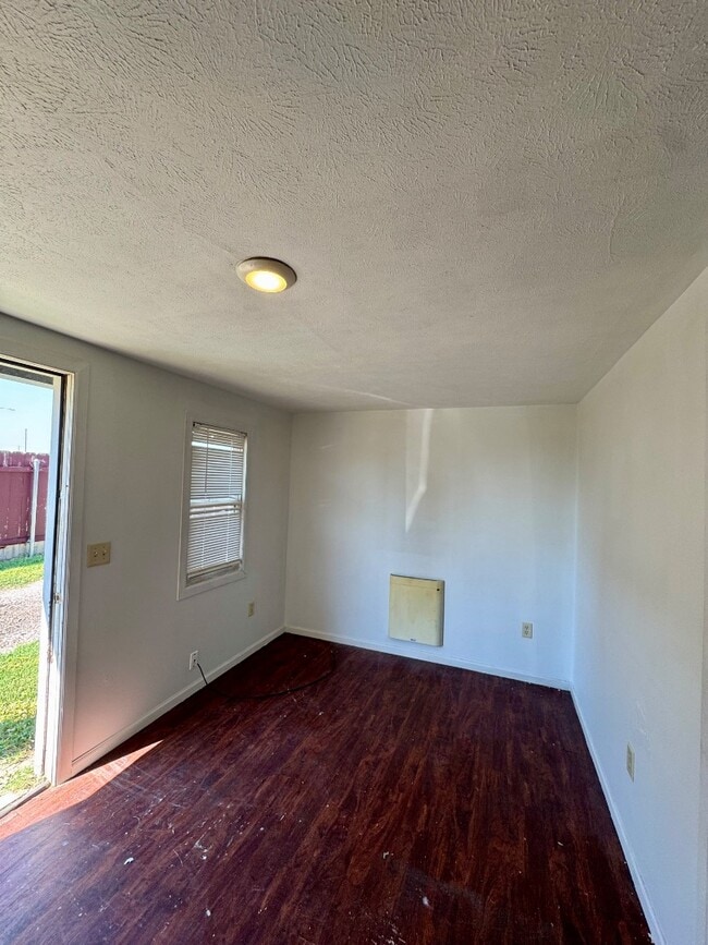 Photo - 604 N Main St