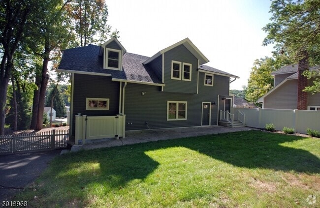 Building Photo - 4 Jones Dr Unit #1 Rental