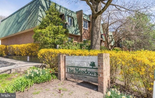 Building Photo - 707 Meadowview Ln Unit 707 Rental