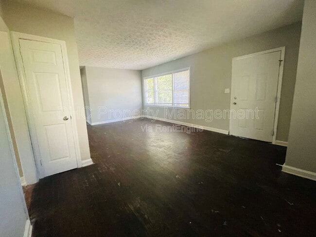 Photo - 3210 Delowe Dr