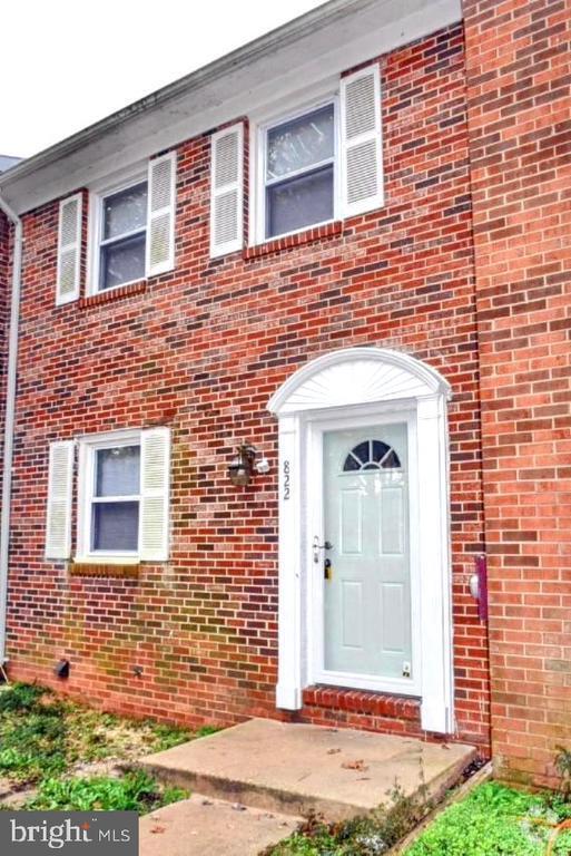 Building Photo - 822 Calvert Towne Dr Rental