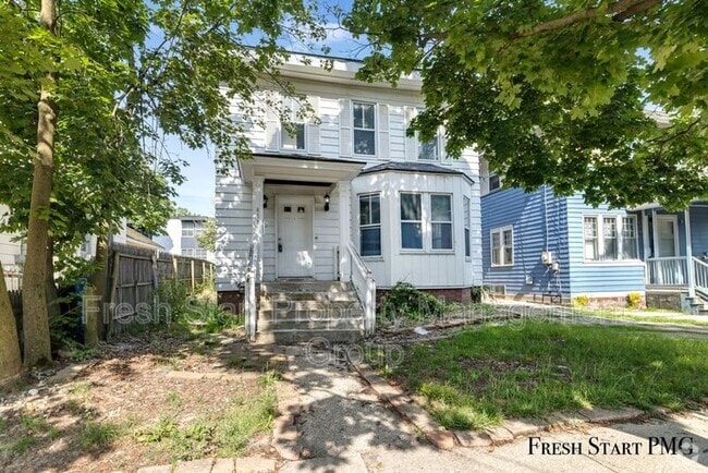 Building Photo - 418 Locust St Rental