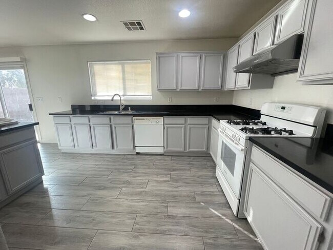 Photo - 5597 Doubleday St