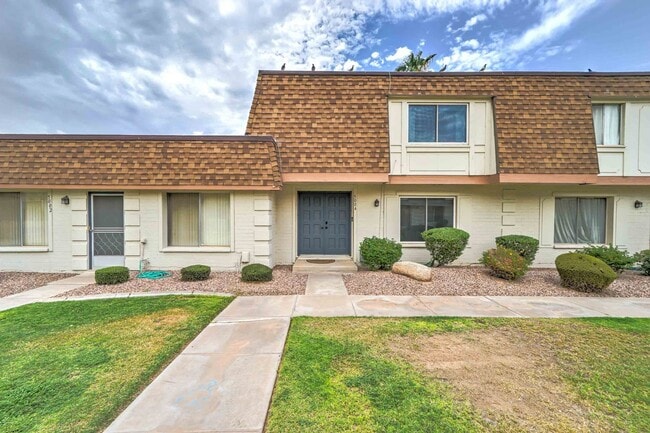Building Photo - READY TO VIEW NOW! Spacious 3 Bed 2.5 Bath... Rental