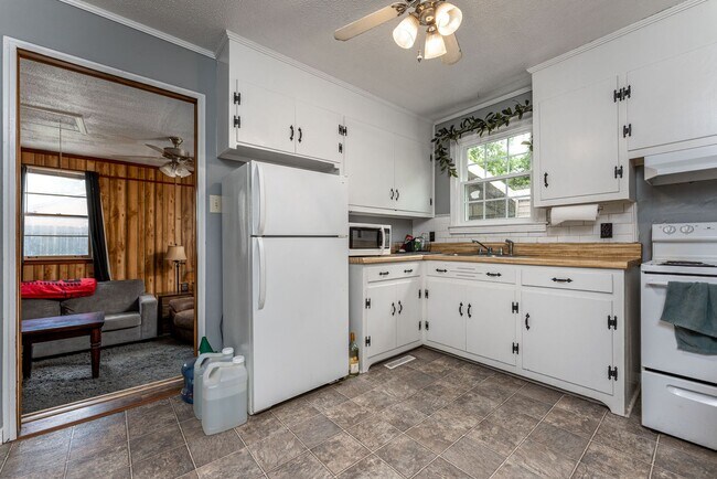 206 River Heights Dr
