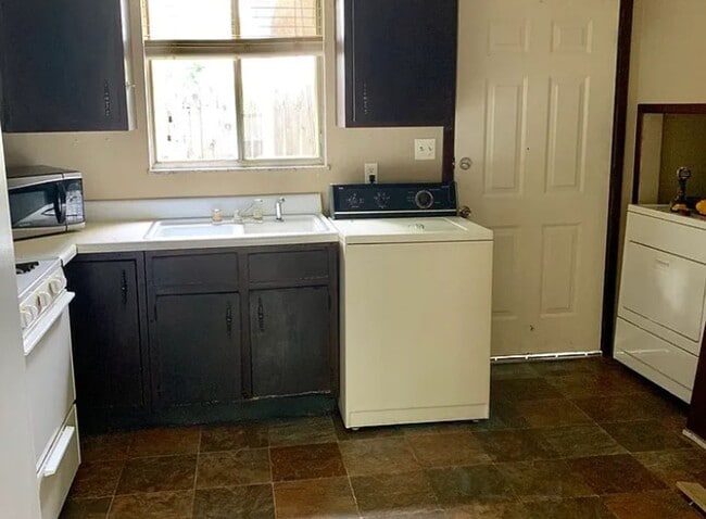 Photo - 567 W Taylor St