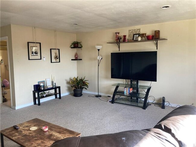 Photo - 301 1/2 S Winebiddle St