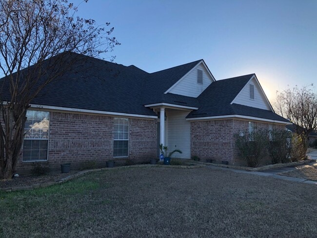 Photo - 6000 Zachary Cir