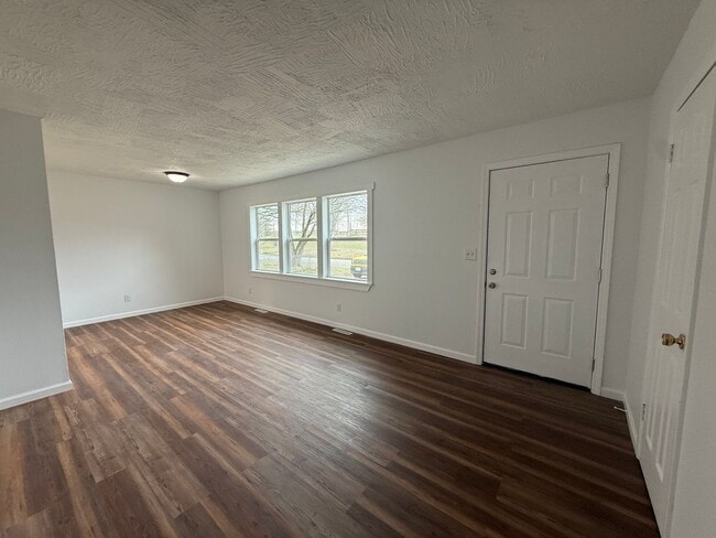 Photo - 4 Bedroom 2 Bathroom House Available NOW!