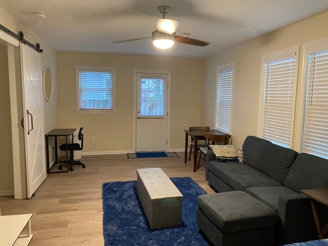 Photo - 405 Lossing Ave